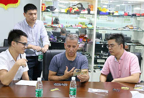 硅膠制品廠迎來(lái)國(guó)外客戶