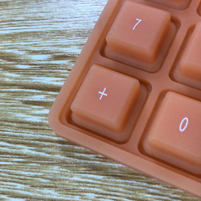 設計凹槽配合產品機殼固定硅膠按鍵